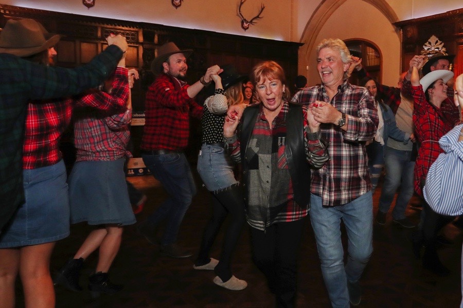 lucy lastic band, barn dance devon, barn dance somerset, ceilidh devon, ceilidh somerset